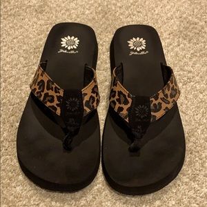 Leopard Flipflops